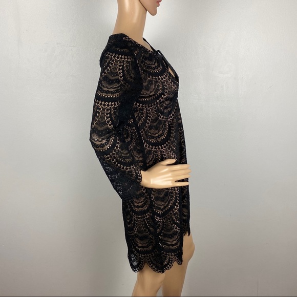 NEW FOR LOVE AND LEMONS BLACK SCALLOPED LACE MINI DRESS - Picture 5 of 9